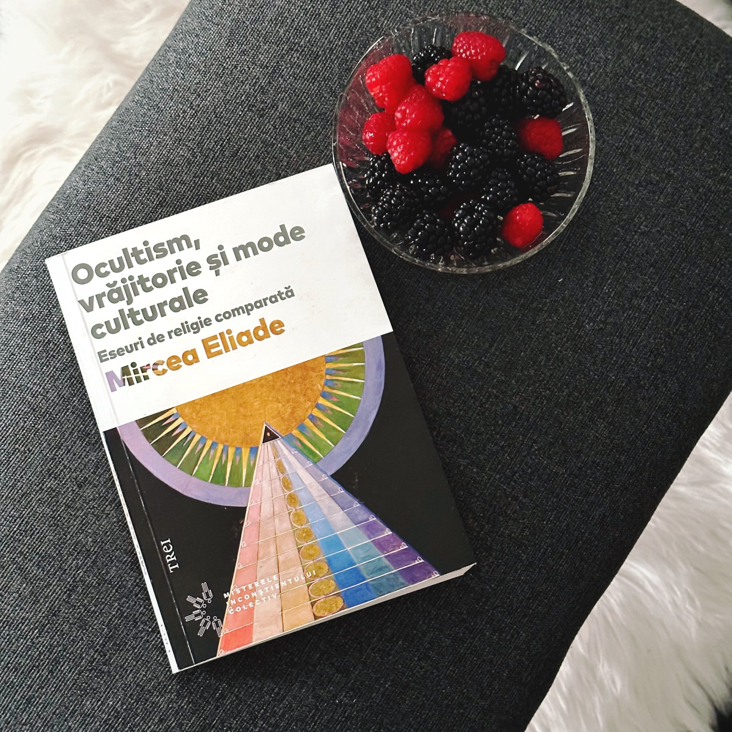 Coperta carte Ocultism, vrăjitorie și mode culturale, Mircea Eliade
